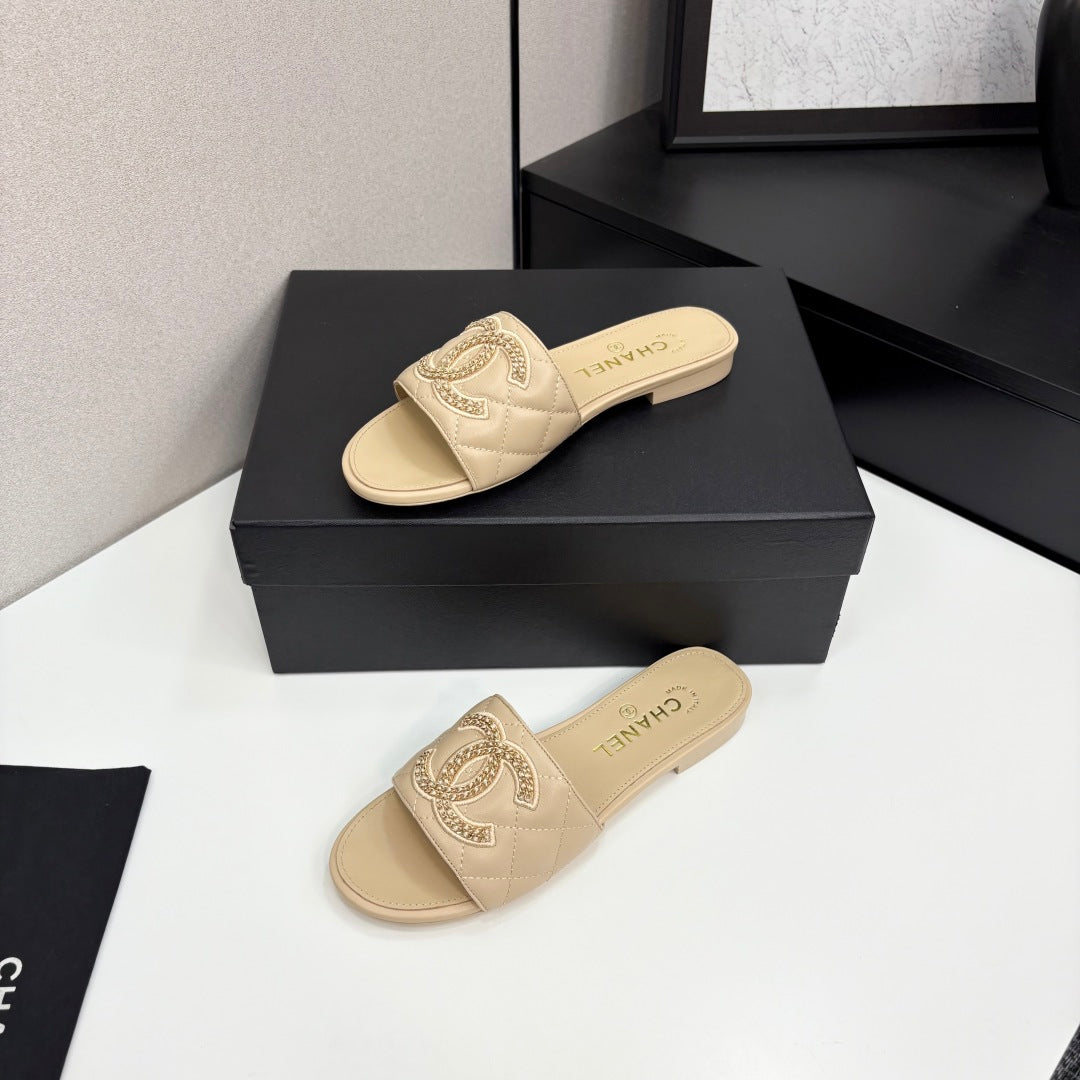 CC 25 Doubble Chain Embroidered Slippers Beige Quilted Sheepskin 352491