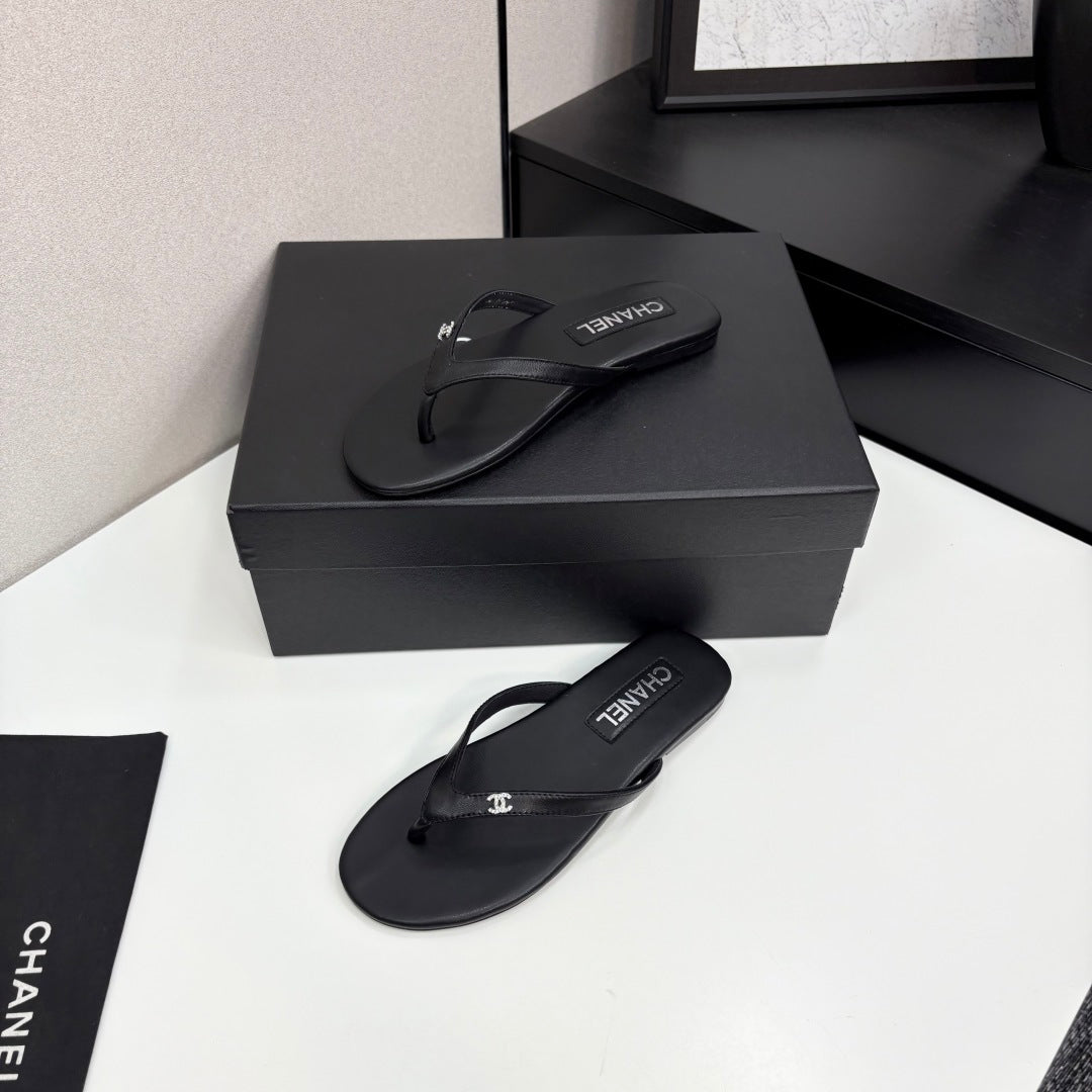 CC Crystal Logo Thong Sandal Black Sheepskin 352475