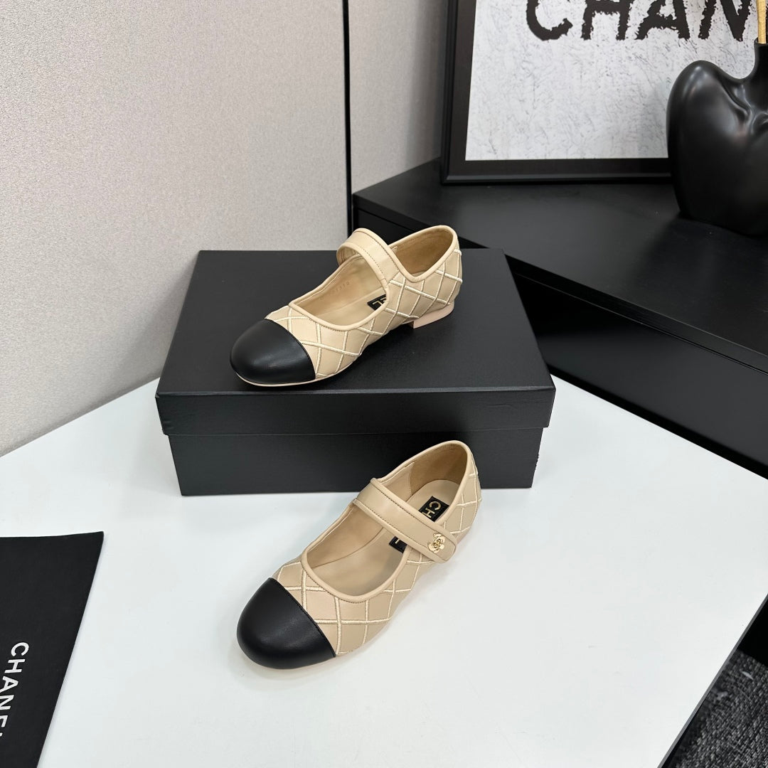 CC25 Mary Janes Beige Black Cowhide 352502