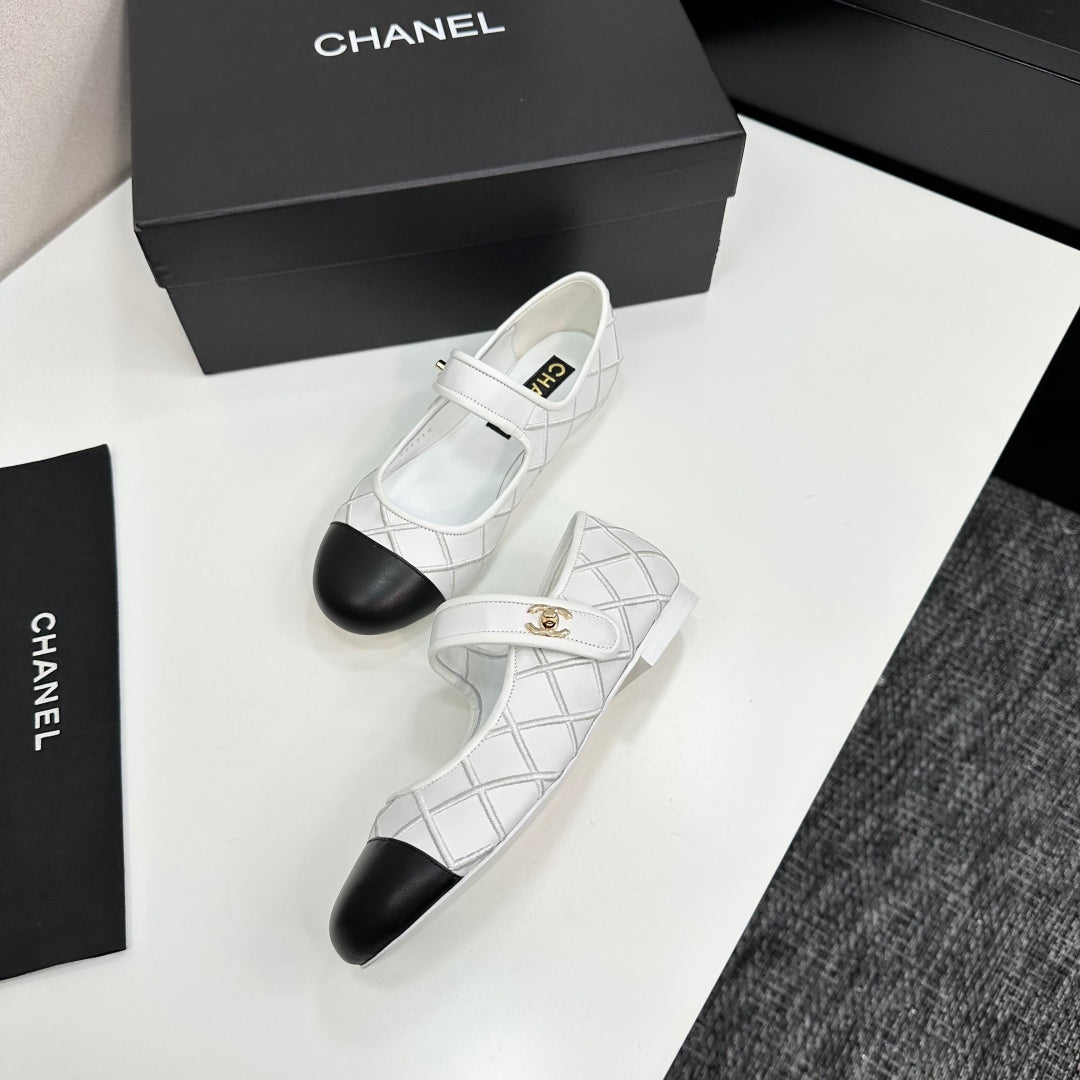 CC25 Mary Janes White Black Cowhide 352504