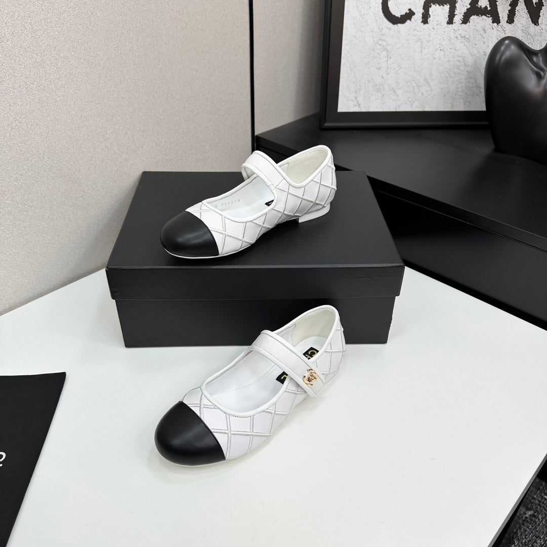 CC25 Mary Janes White Black Cowhide 352504