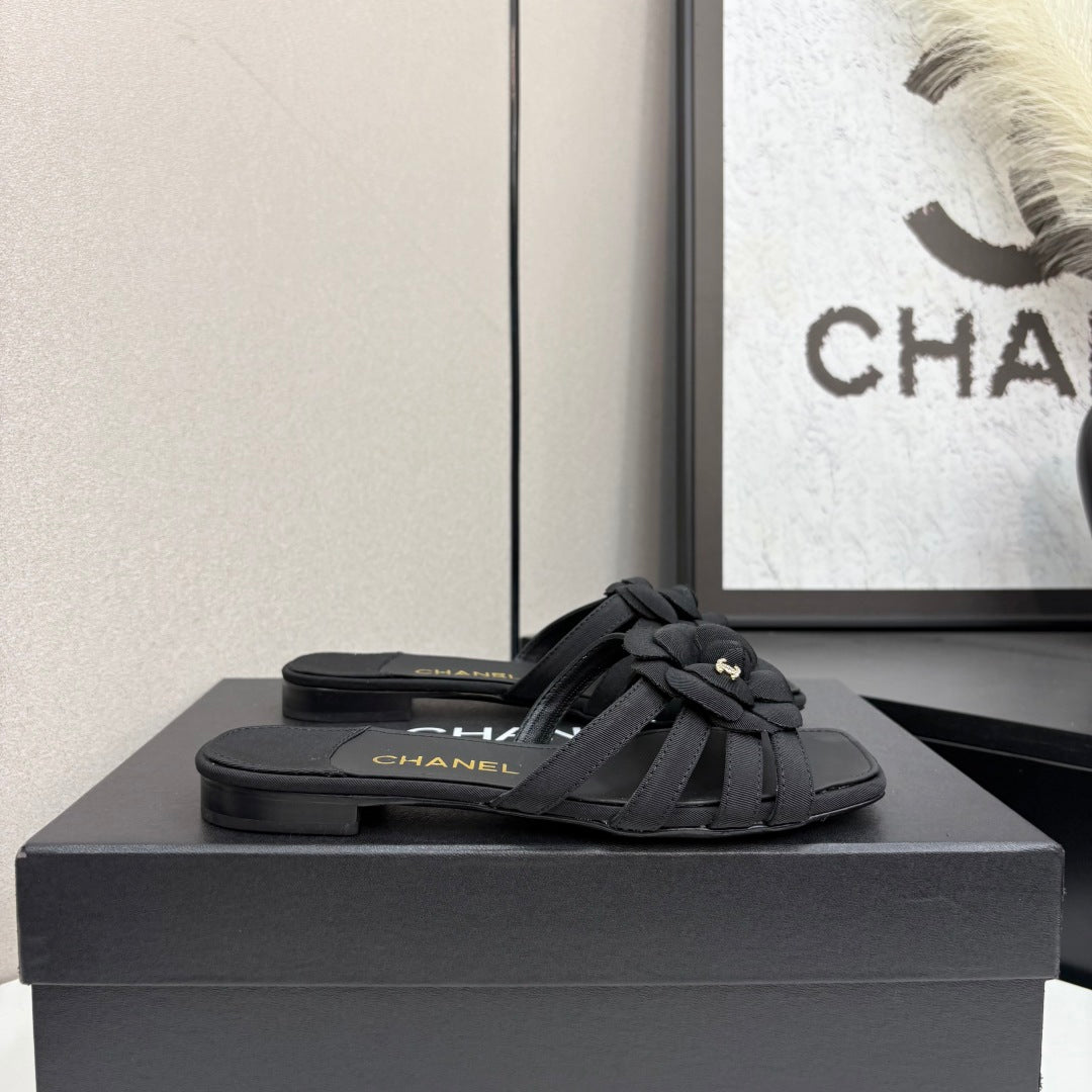 CC 25 Camellia Open Flat Mule Black Sheepskin And Fabric 368850