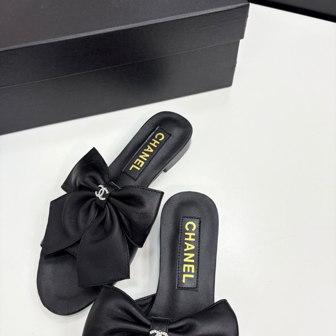 CC 25 Big Bow Mule Black Sheepskin 368863