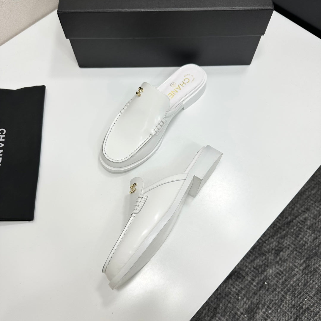 CC SS 2026 Pre Loafer Sandal White Calfskin 630478