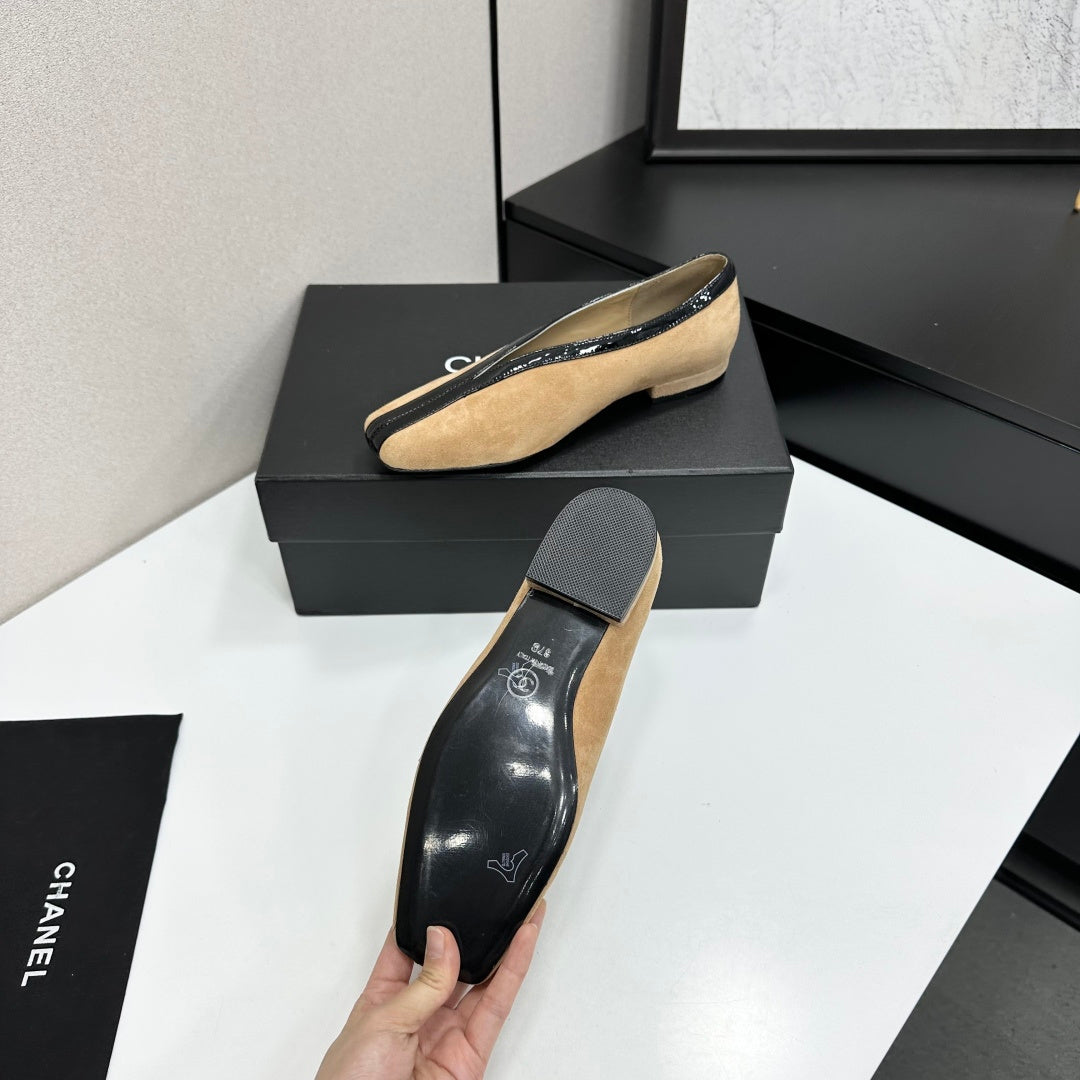 CC 26s Ballet Flats Beige Suede 743134