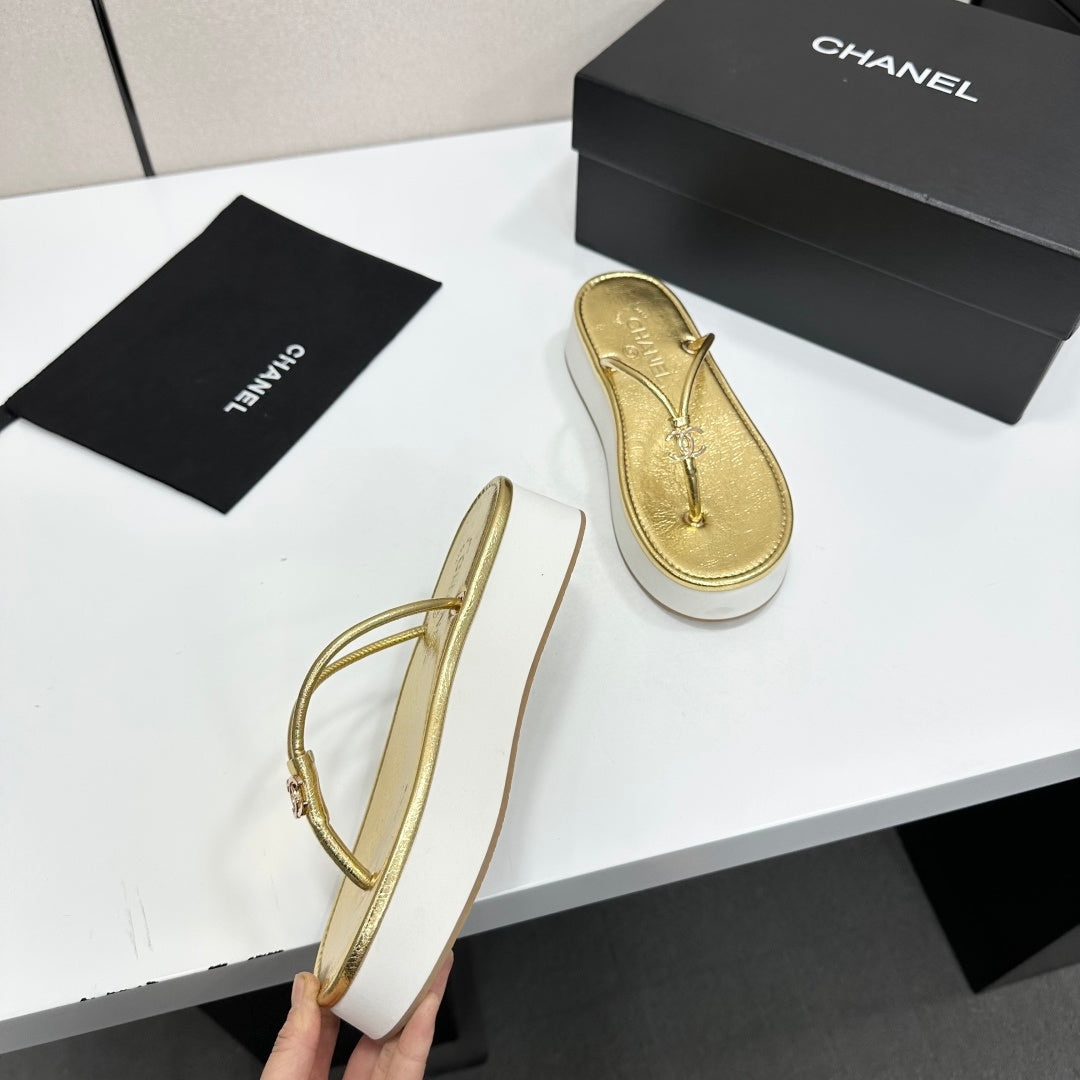 CC 26s Platform Thong Sandal Gold Metalic Lambskin 817600