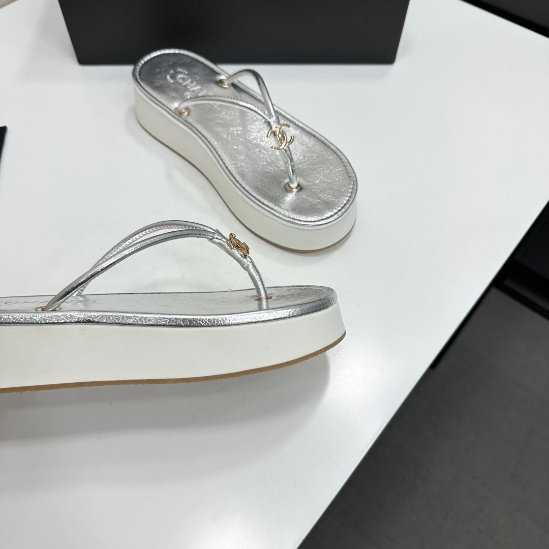 CC 26s Platform Thong Sandal Sliver Metalic Lambskin 817599