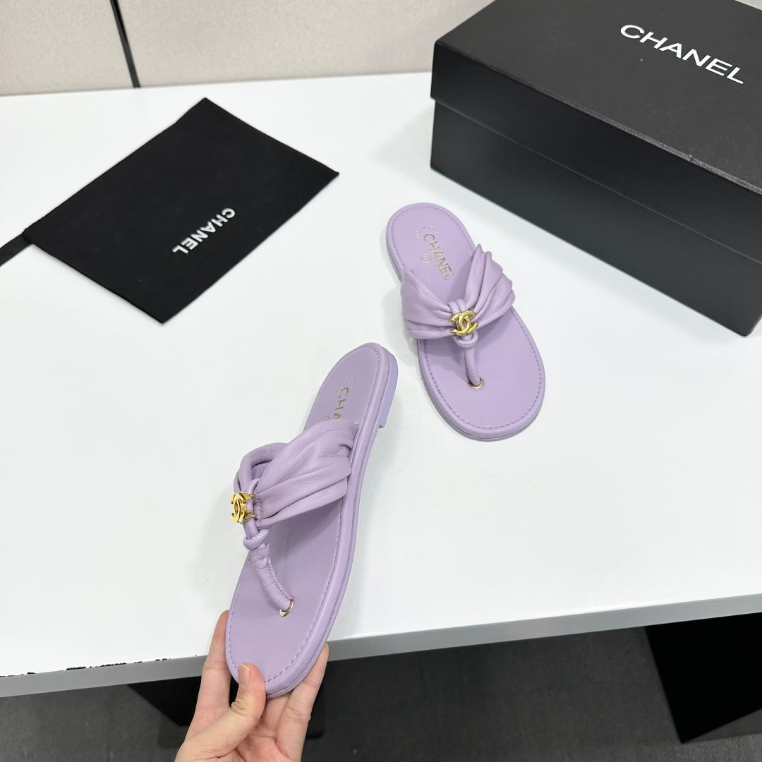 Chanel 26S Thong Sandals In Light Purple Lambskin
