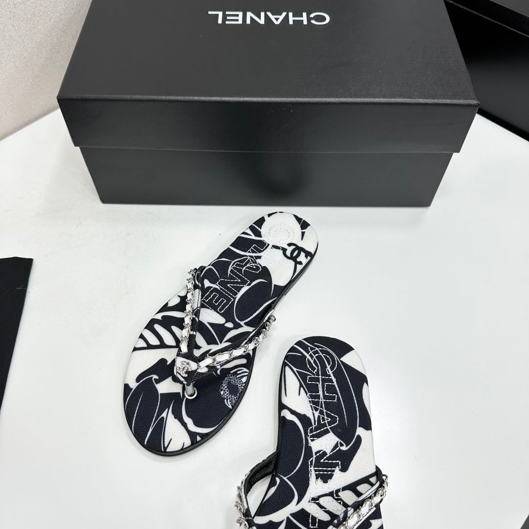 CC 26s Thong Sandals Black Floral Printed Satin 925644