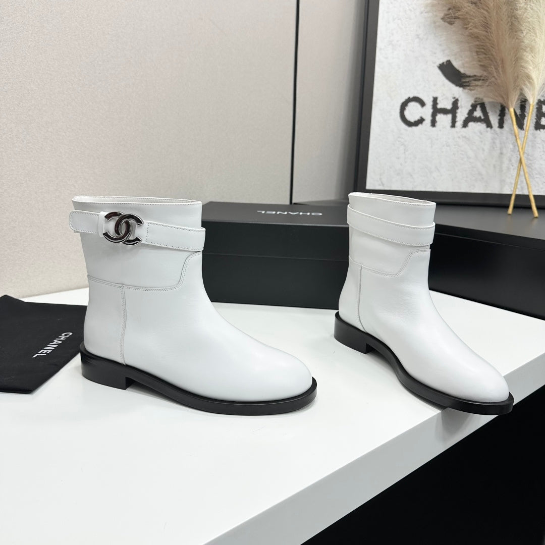 CC FW 2026 Ankle Flat Boot White Cowhide 925673