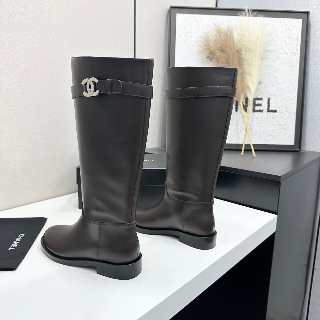 CC FW 2026 Long Flat Boot Dark Coffee Cowhide 925680