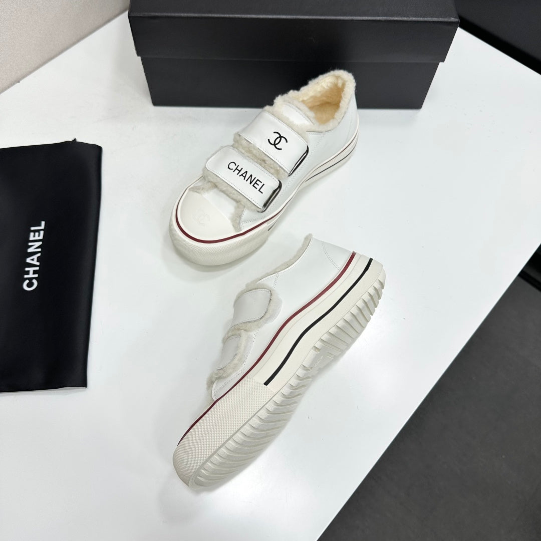 CC 26s Velcro Low Top Sneakers White Black Leather 145653
