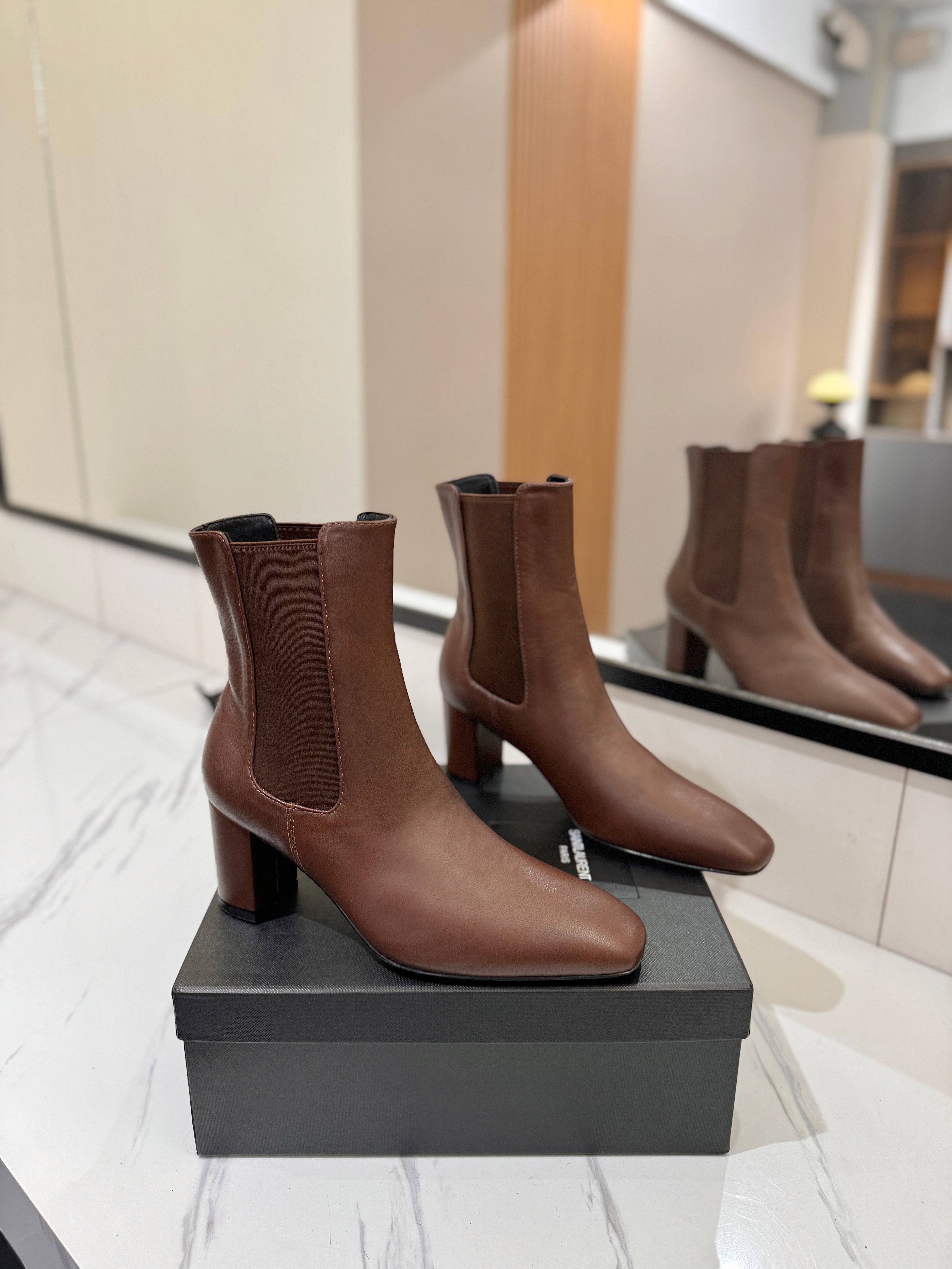 YSL 25 Chelsea Mid-heeled Boot Brown Calfskin 520777