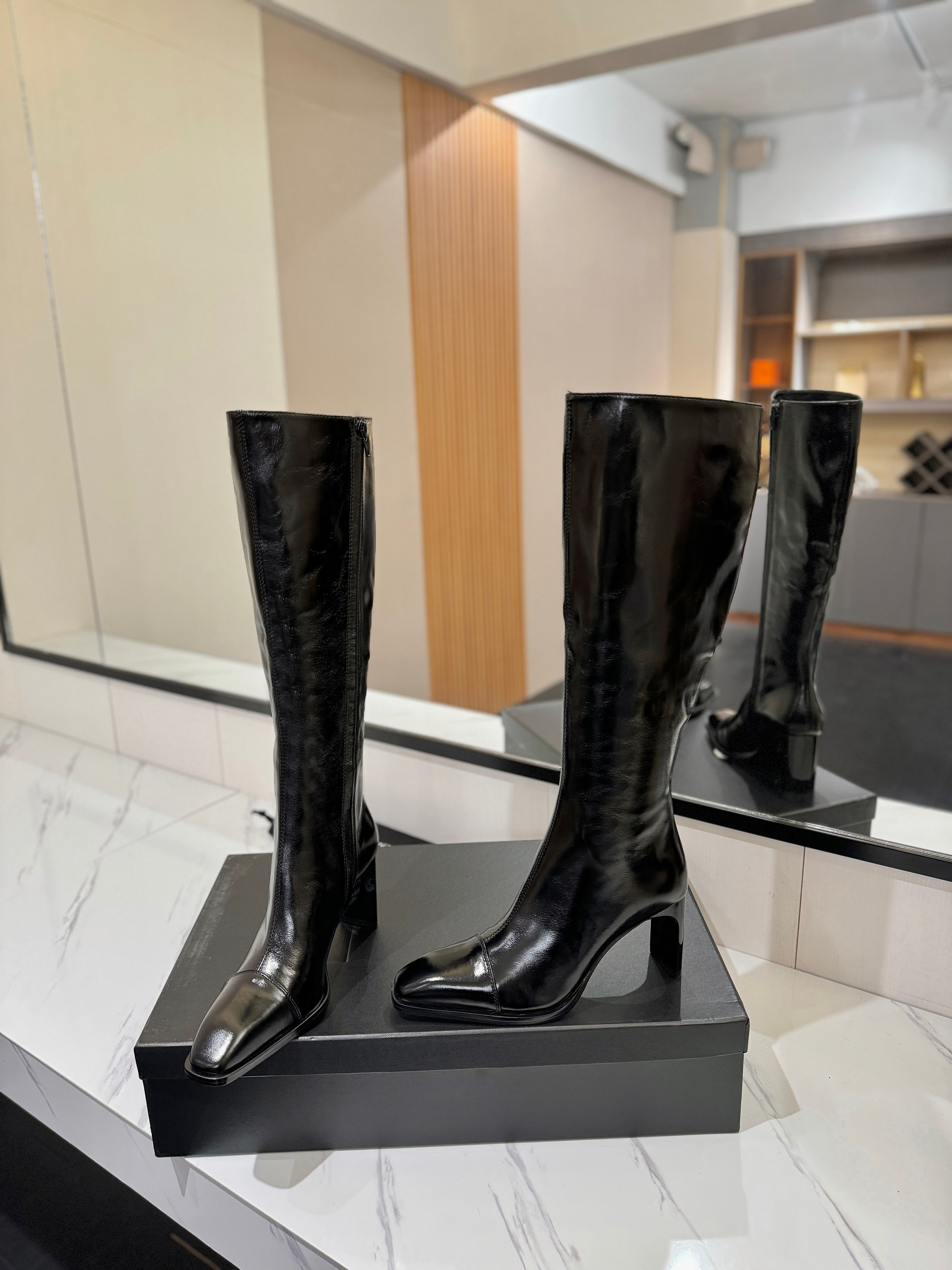 YSL 25 Zipper Sleeve Boot Black Patent Cowhide 520791