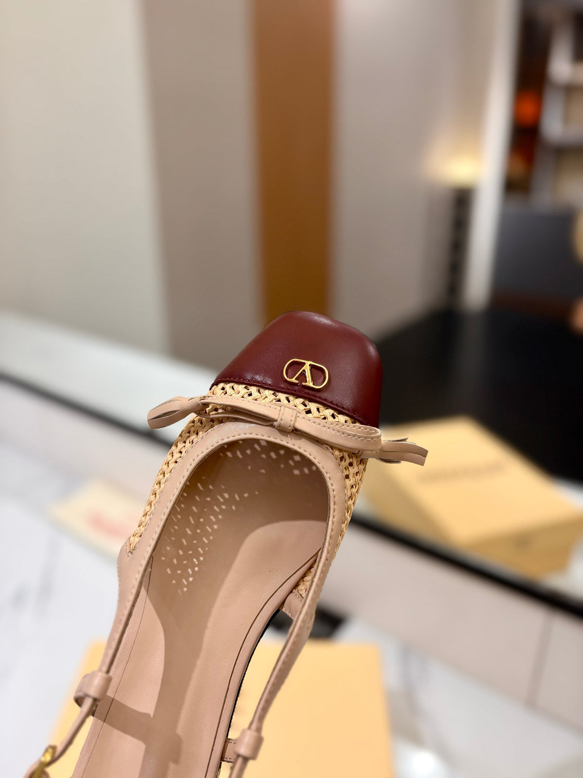 VT 26s Valet Du Roi Slingback Flats Beige Burgundy Raffia Leather 985453
