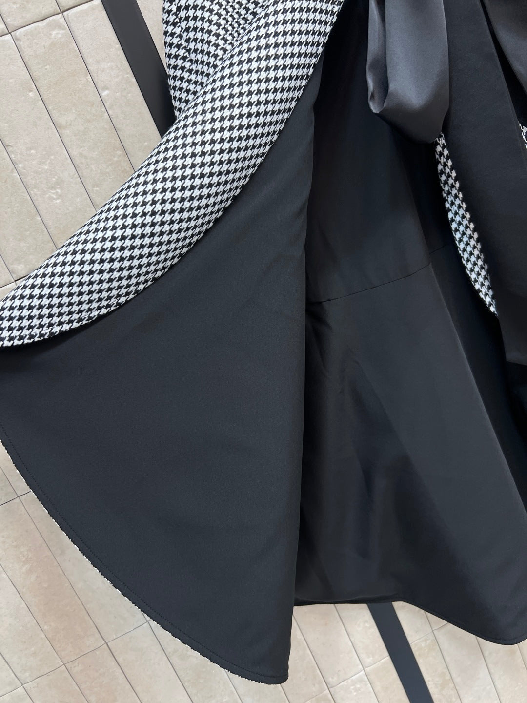 CD 26s Cape with Tied Neckline Black White Polyester Fiber