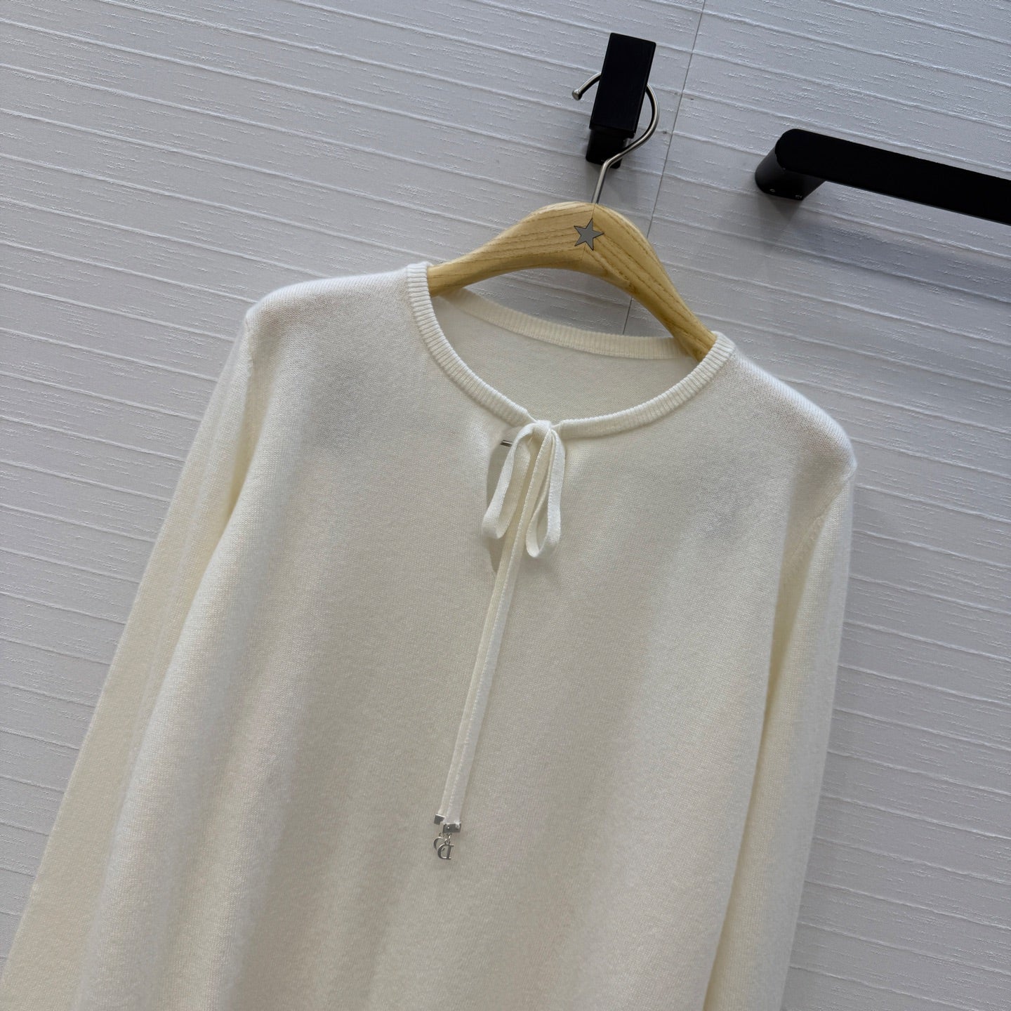 CD Tie-neck Sweater Cream Cashmere 402874