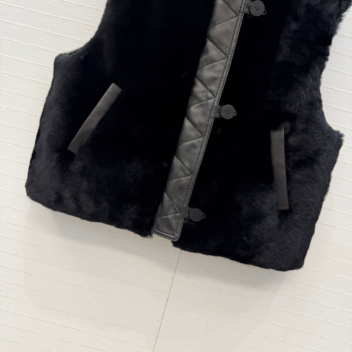 HM 26 Shearling Vest Black Leather 428601