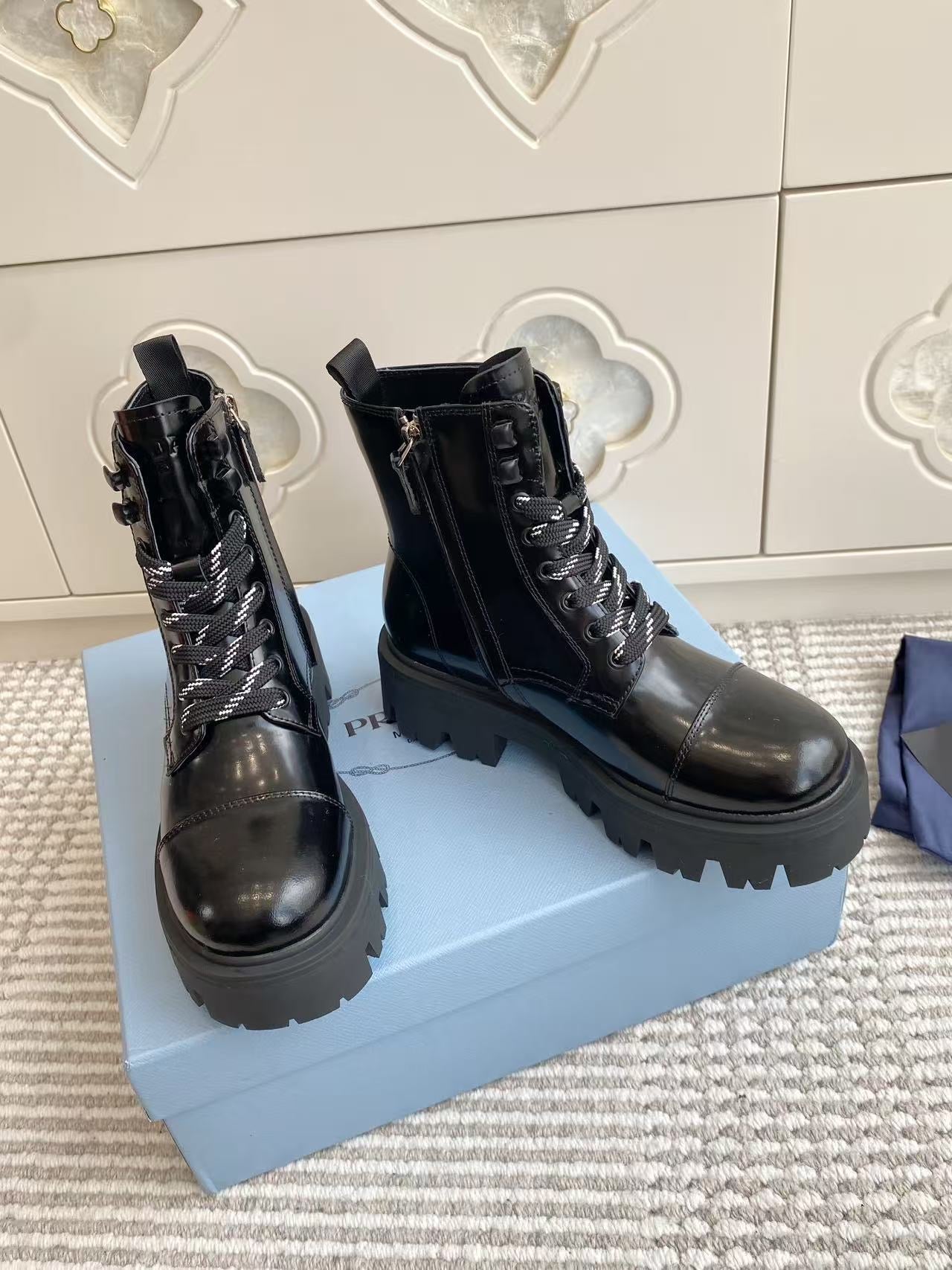 Prada 26s Combat Boots Black Plaque Leather 957398