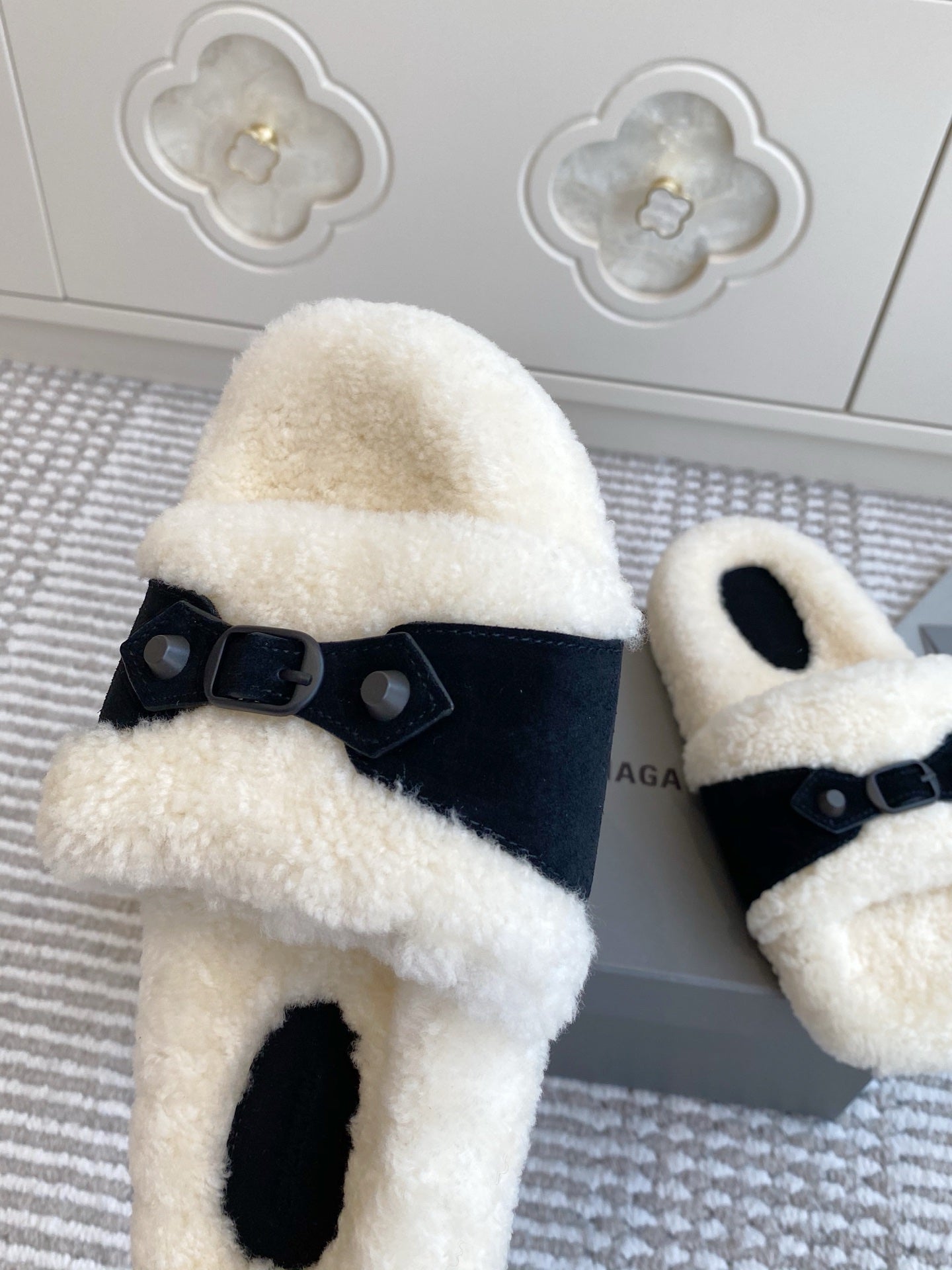 Balenciaga Classic Buckle Slippers White Black Wool 543002