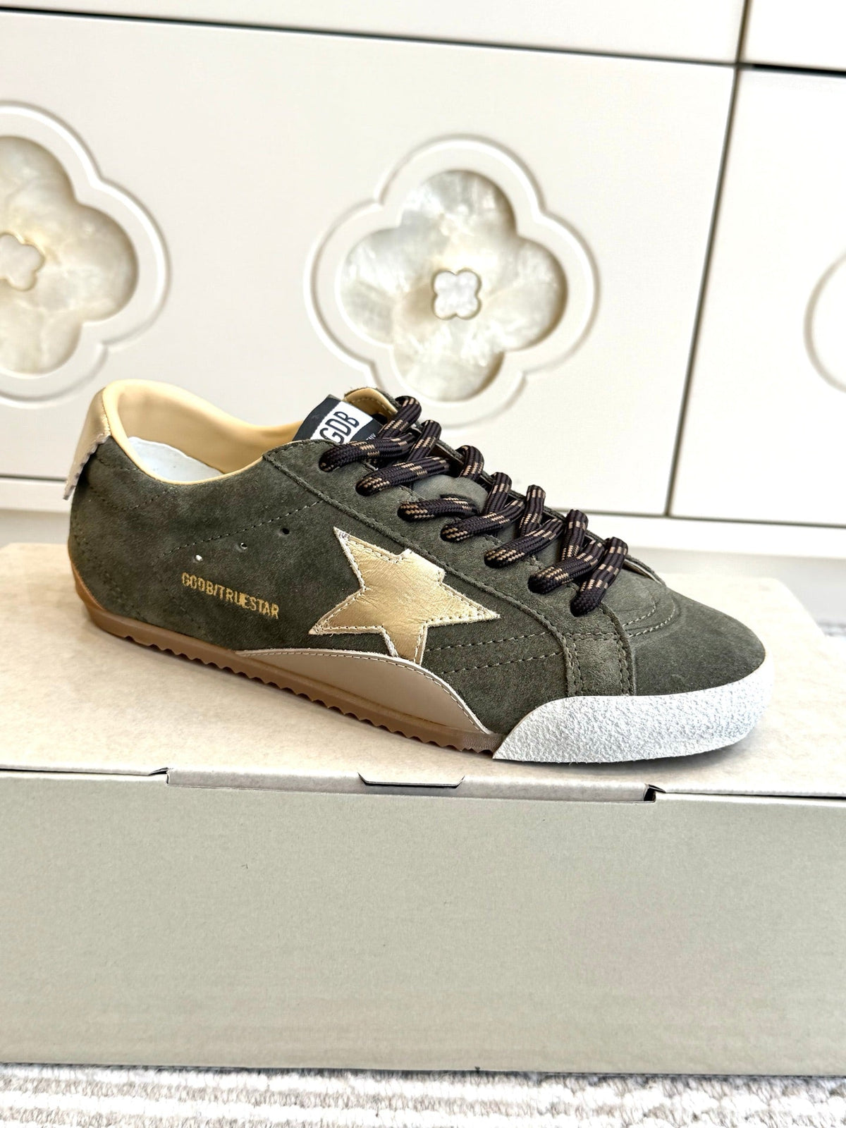 GGDB Sneakers Olive Green Suede Beige Star 122366
