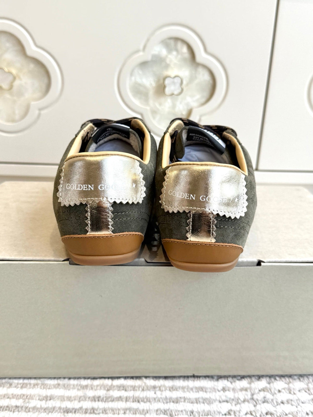 GGDB Sneakers Olive Green Suede Beige Star 122366