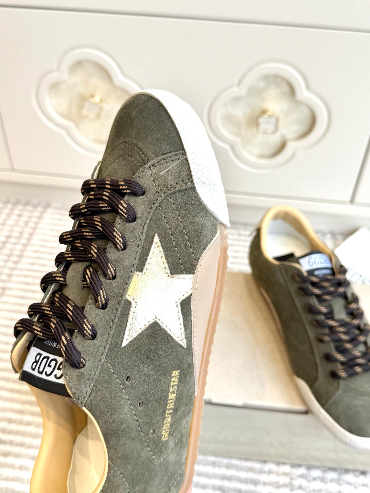 GGDB Sneakers Olive Green Suede Beige Star 122366
