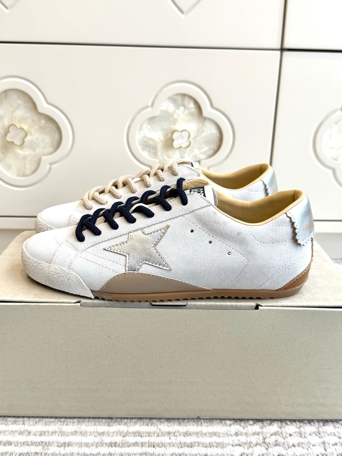 GGDB Sneakers Light Gray Suede Silver Star 122368