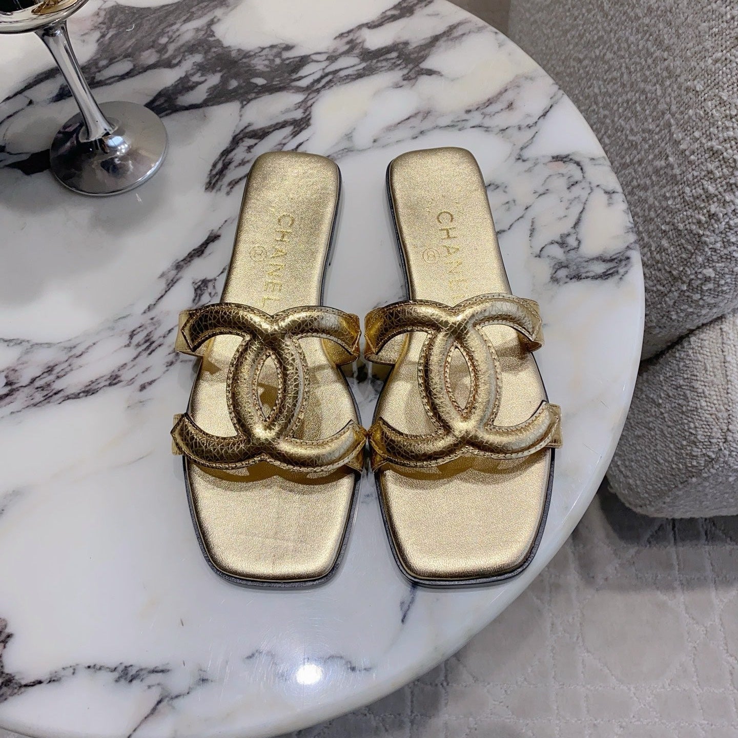 CC Logo Flat Sandals Gold Lambskin 906322