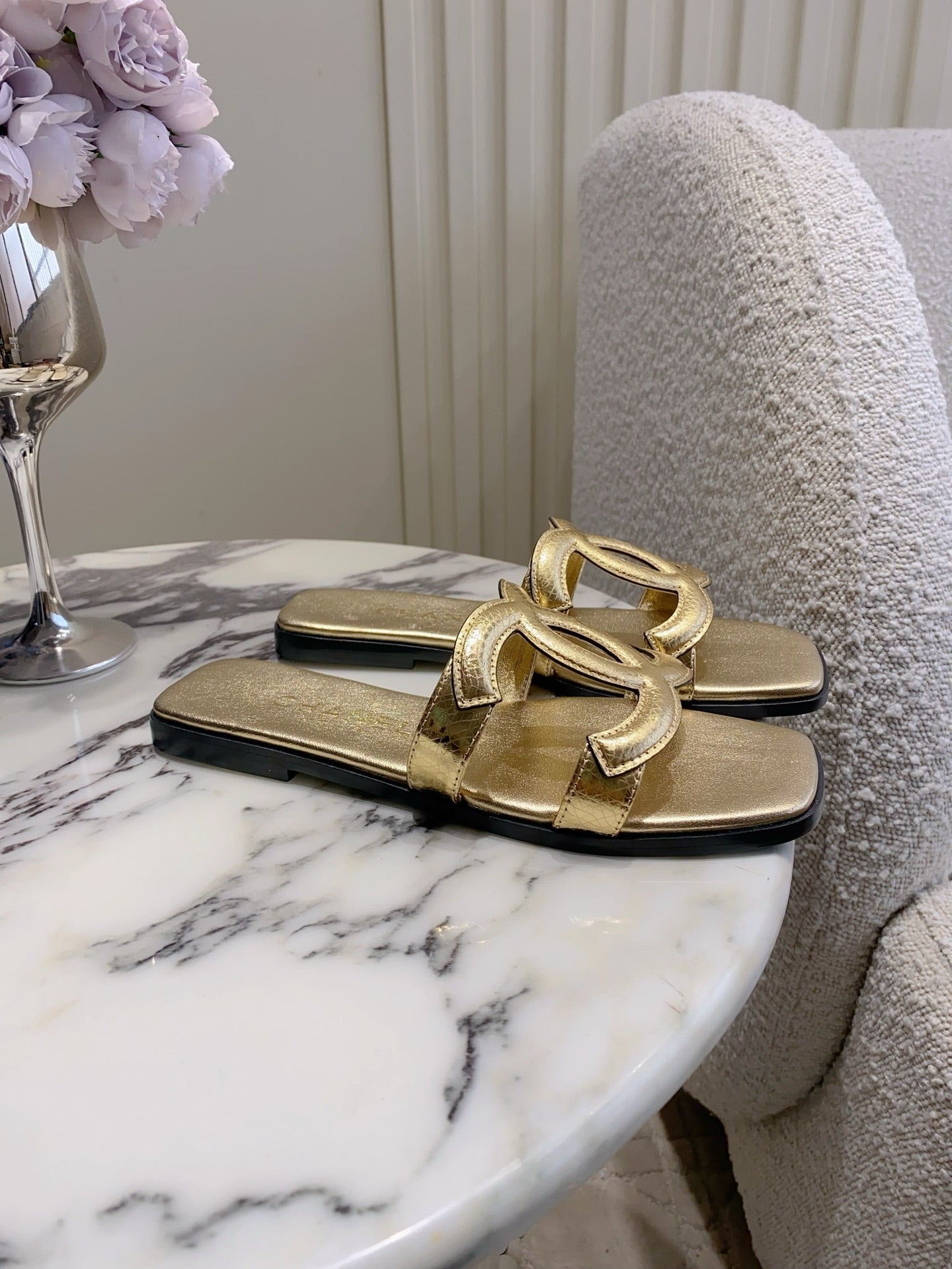 CC Logo Flat Sandals Gold Lambskin 906322