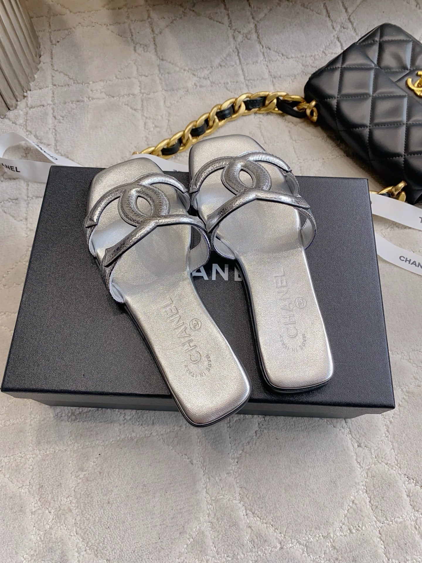 CC Logo Flat Sandals Sliver Lambskin 906323