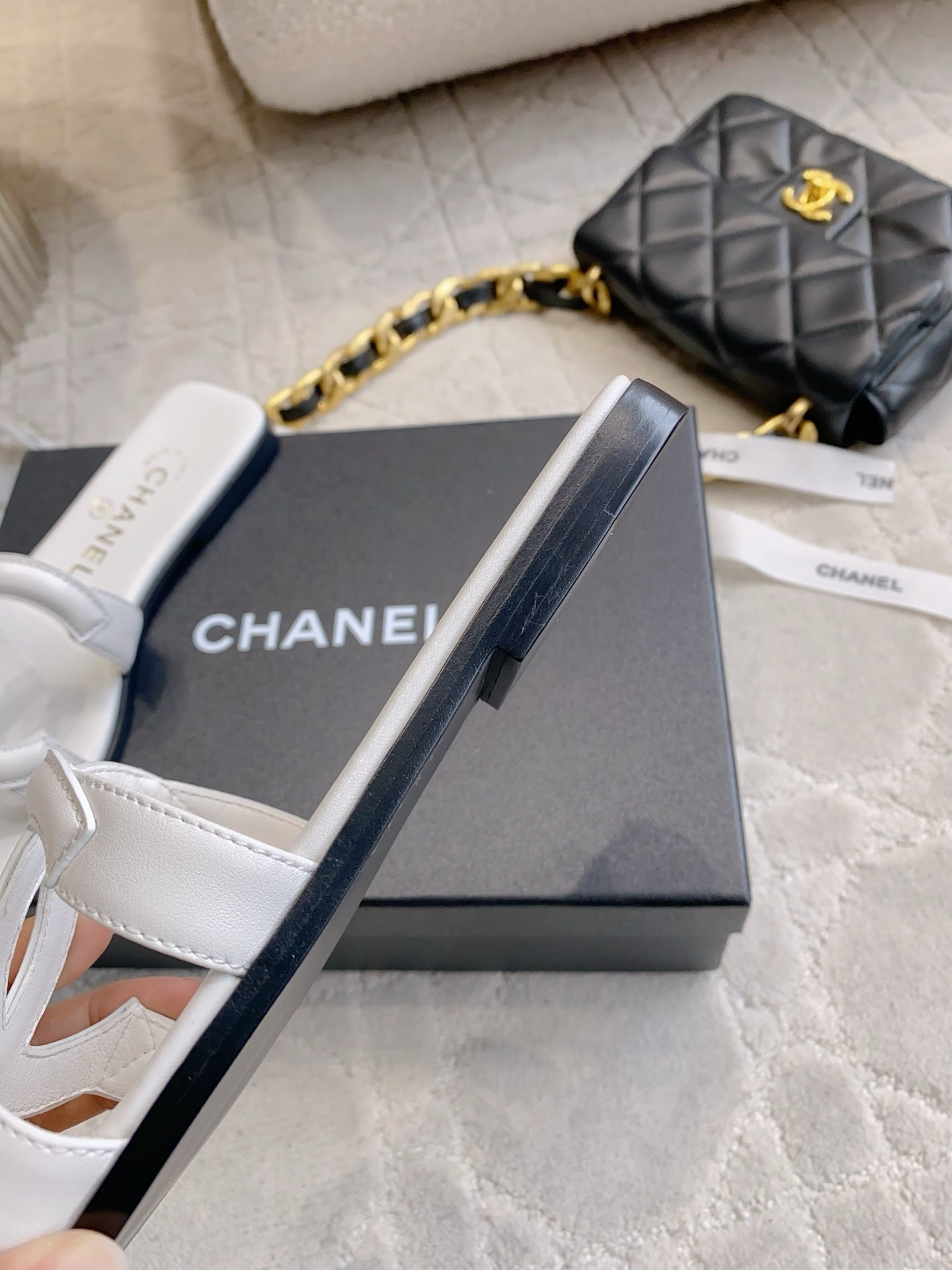 CC Logo Flat Sandals White Lambskin 906324