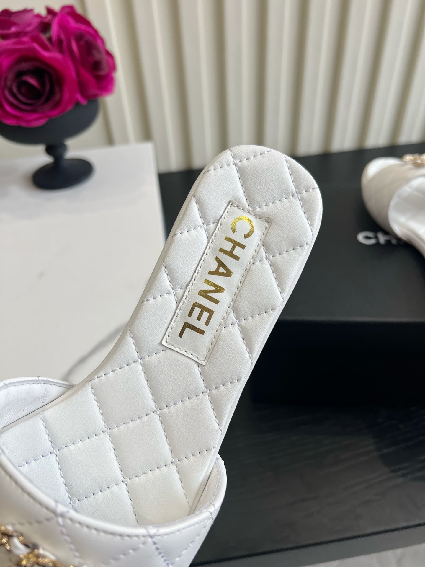 CC 26s Flat Sandals White Quited Leather 906220