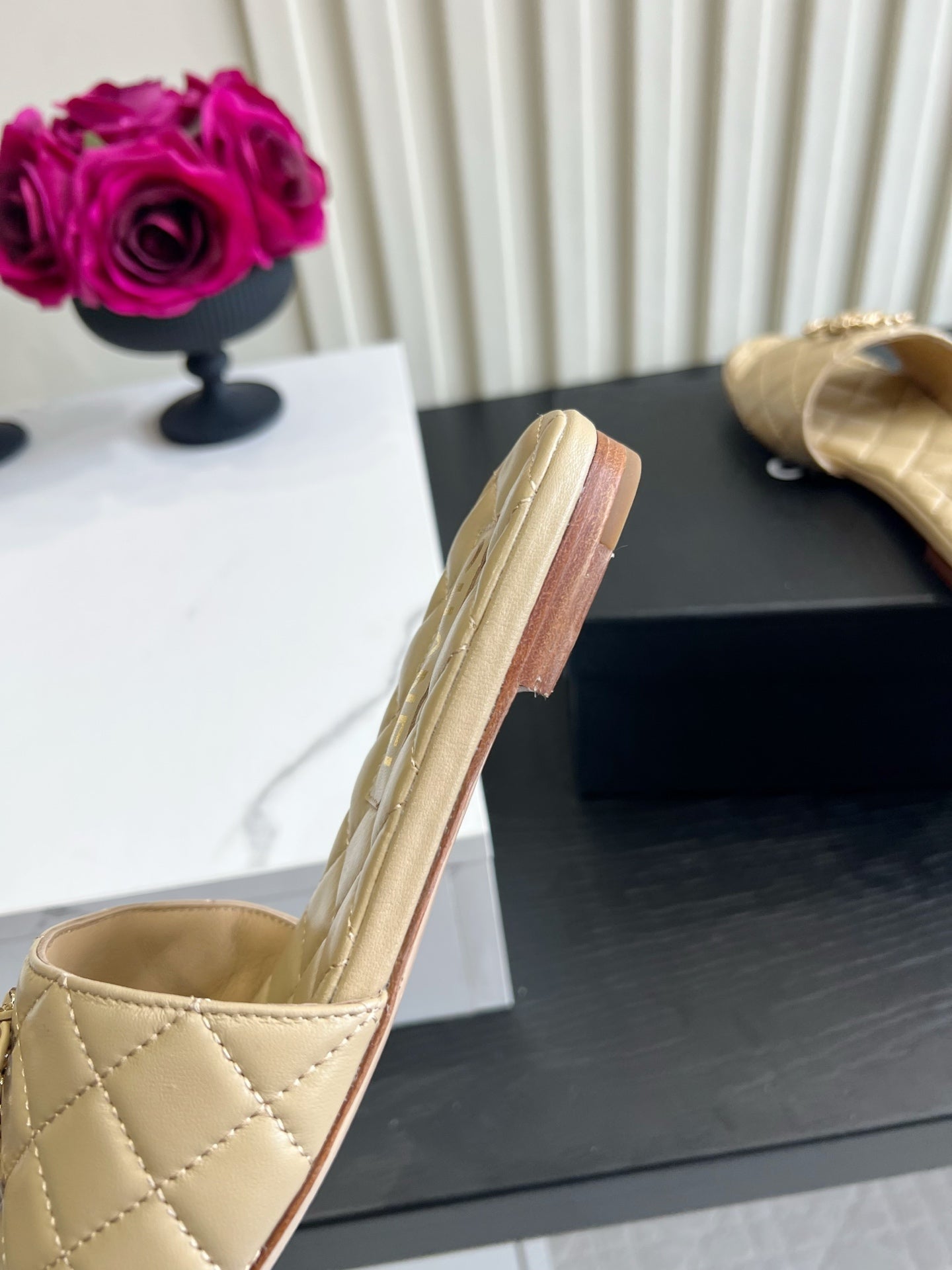 CC 26s Flat Sandals Beige Quited Leather 906219