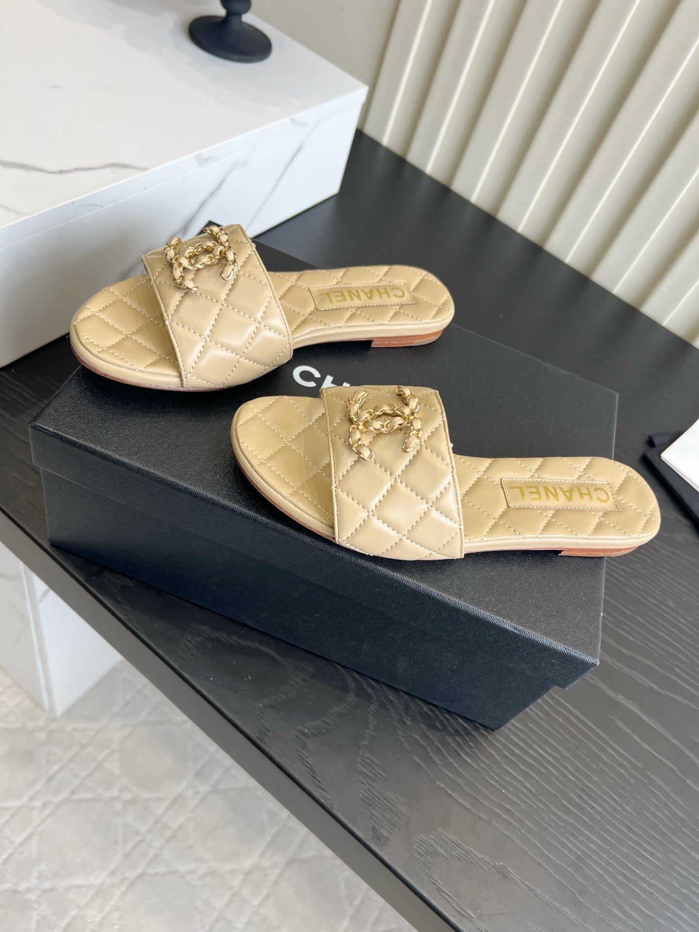 CC 26s Flat Sandals Beige Quited Leather 906219