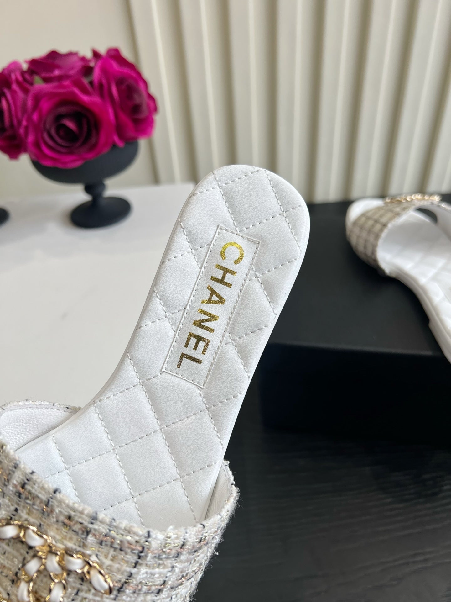CC 26s Flat Sandals White Cream Quited Leather 906224