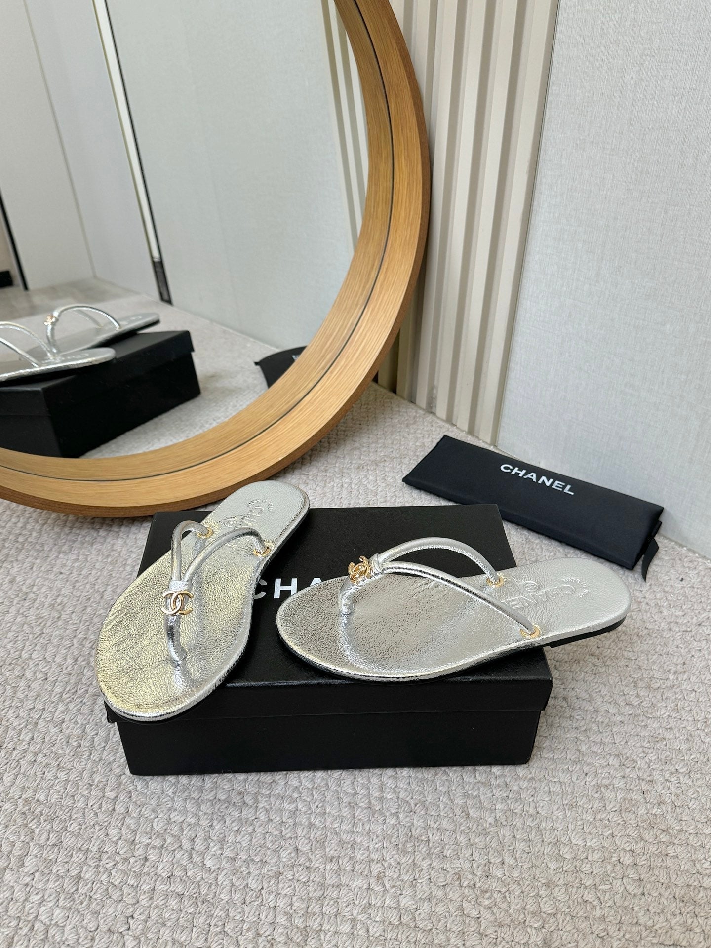 CC 2026 Thong Sandal Sliver Metalic Calfskin 826472