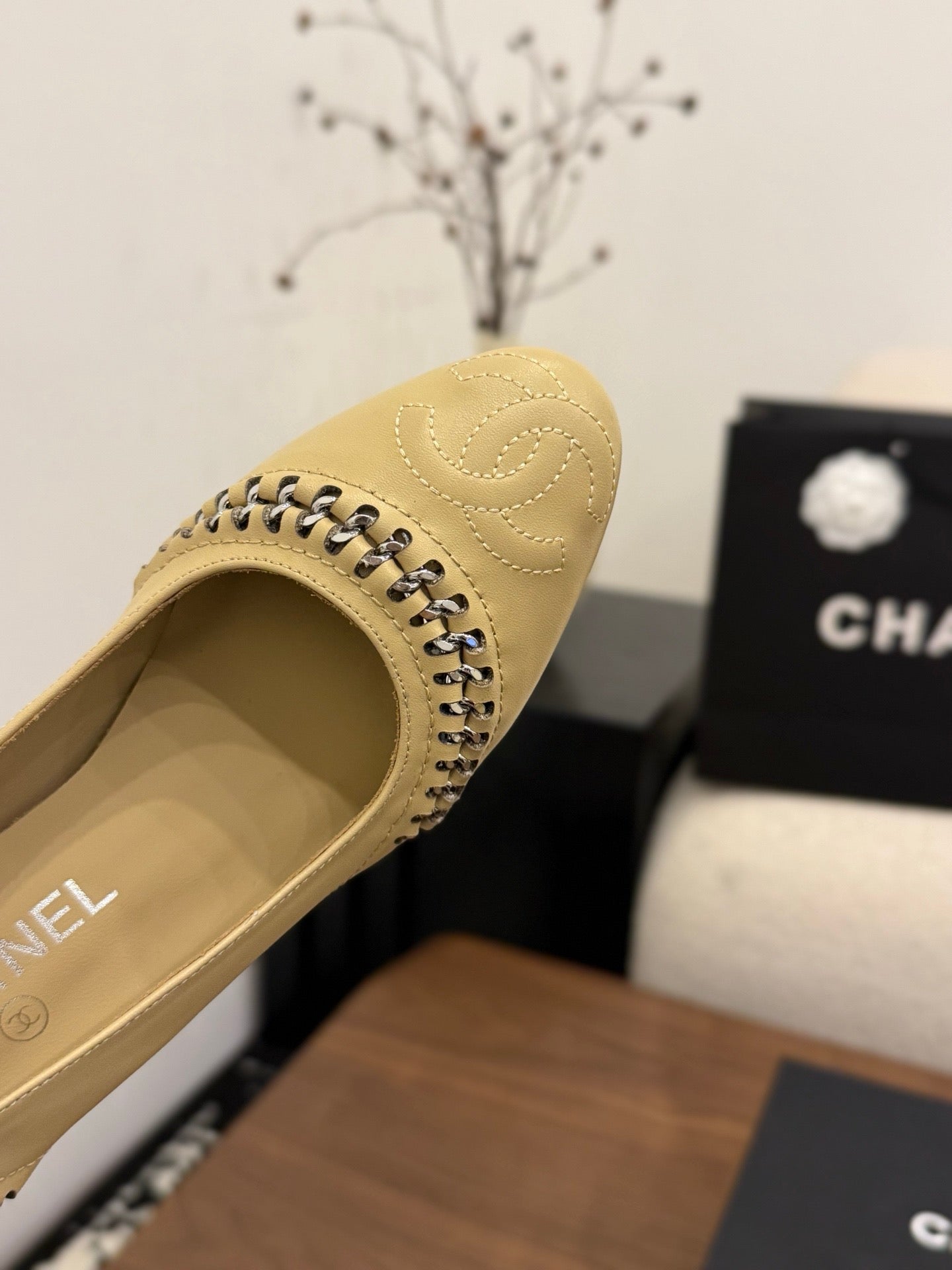 CC 2026 Pumps Braided Chain Beige Calfskin 676201