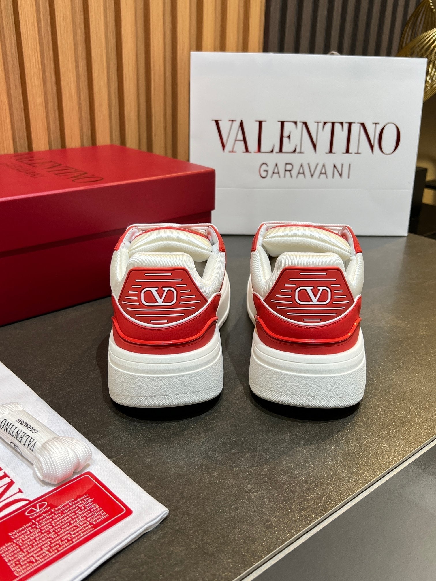 VT 25S Couple Sneakers White Red Calfskin 563110