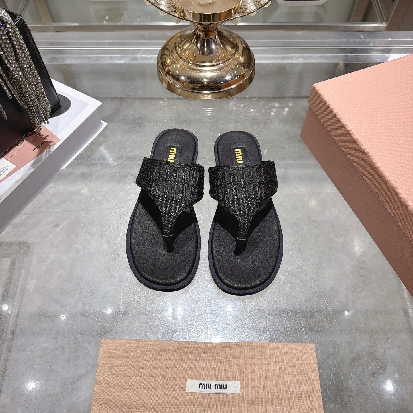 Miumiu 26s Thong Sandals In Black Raffia Calfskin Embossed Logo