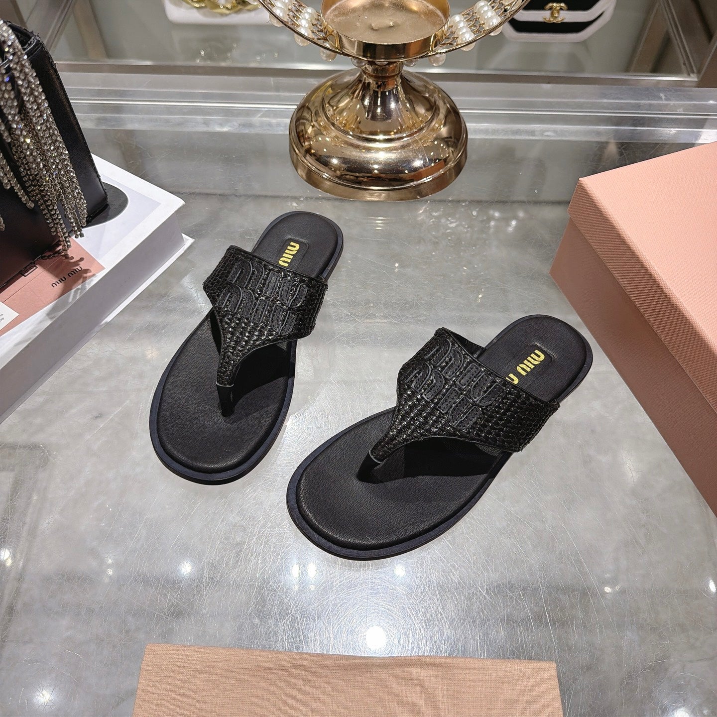 Miumiu 26s Thong Sandals In Black Raffia Calfskin Embossed Logo