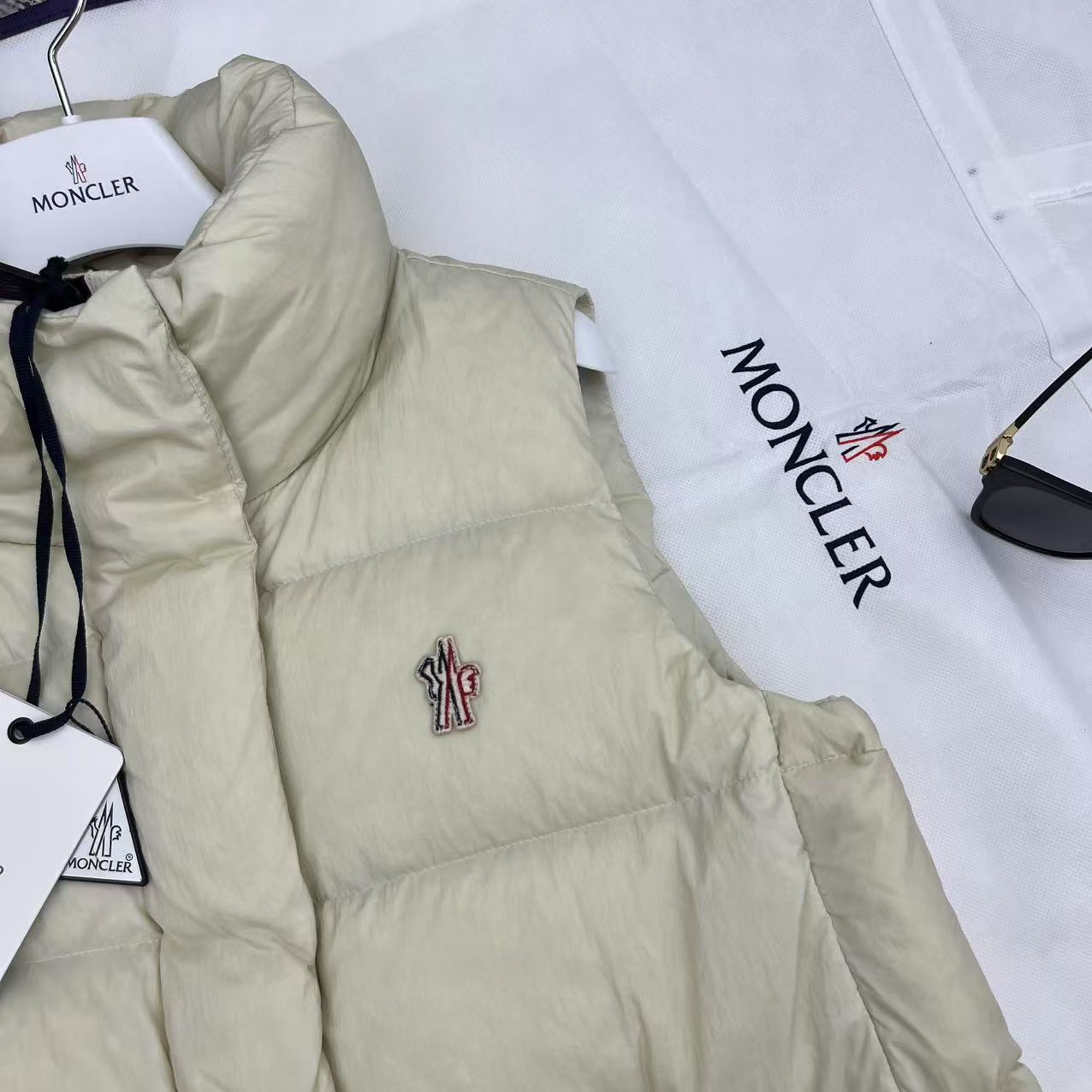 MC Baise Down Gilet Beige Polyamide Nylon