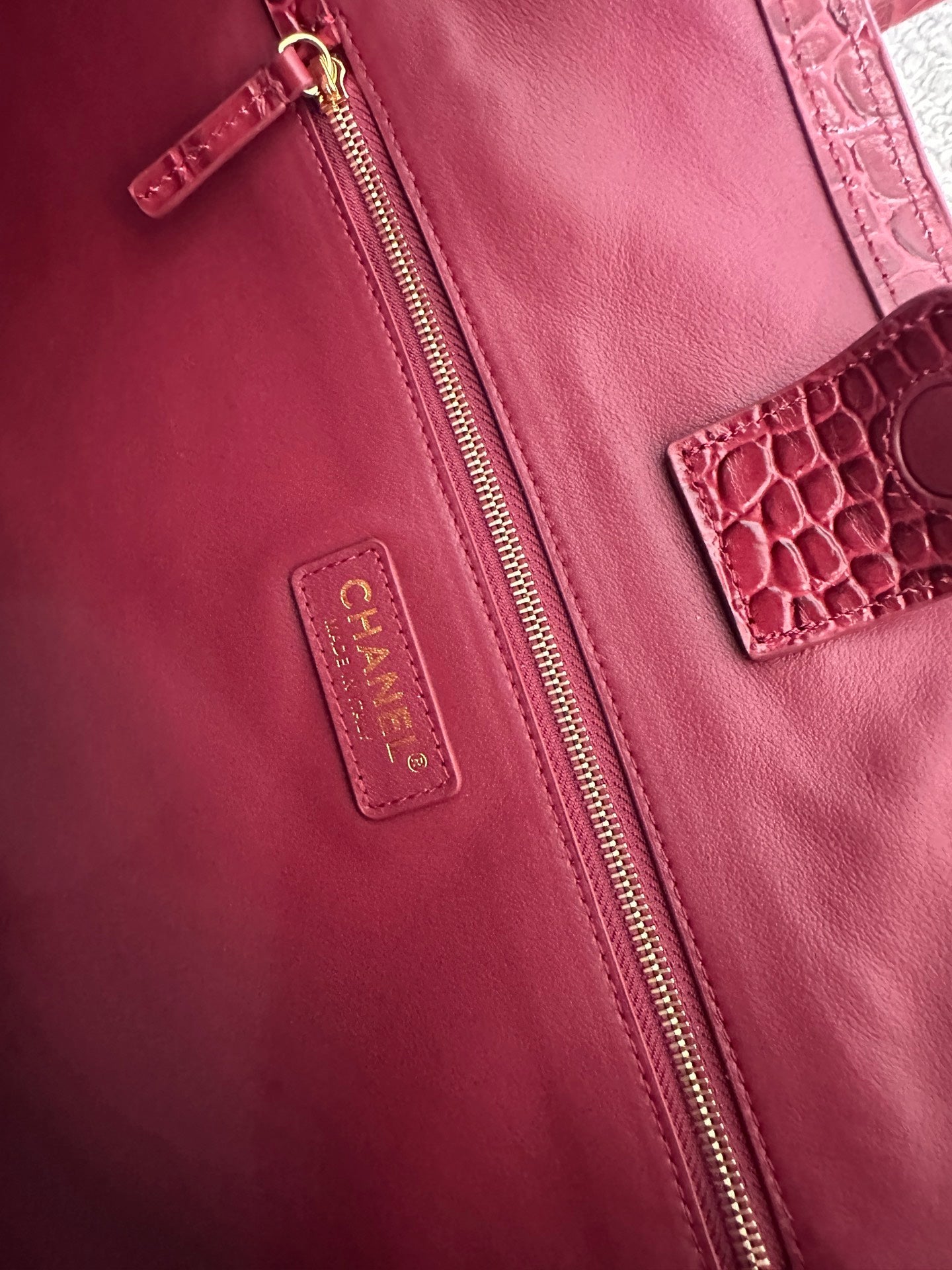 CC 2026 Large Shopping Bag 40cm Burgundy Crocodile Embossed Calfskin GHW