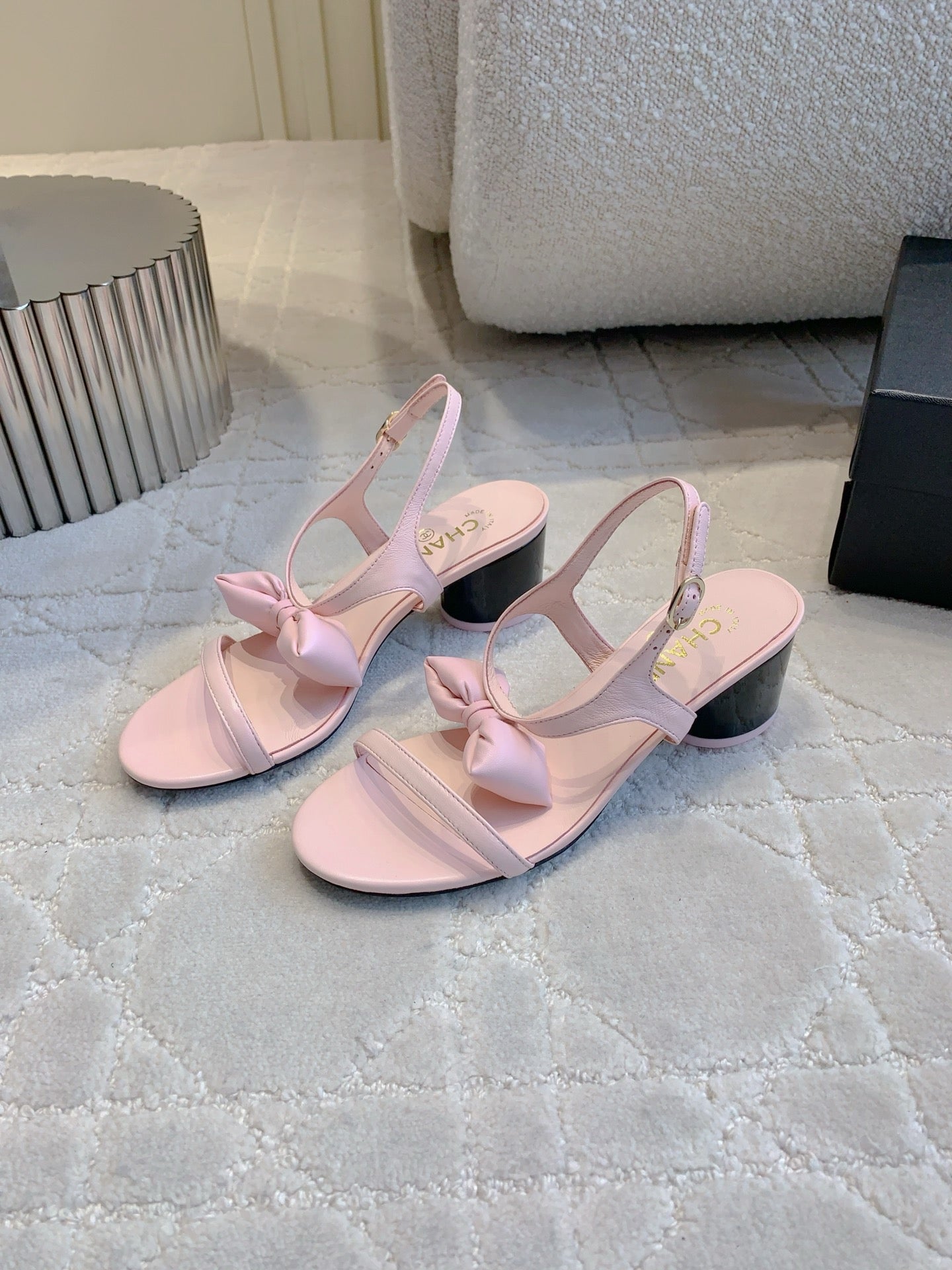 CC 26s Bow-Tie Sandals 6.5cm Light Pink Lambskin 906129