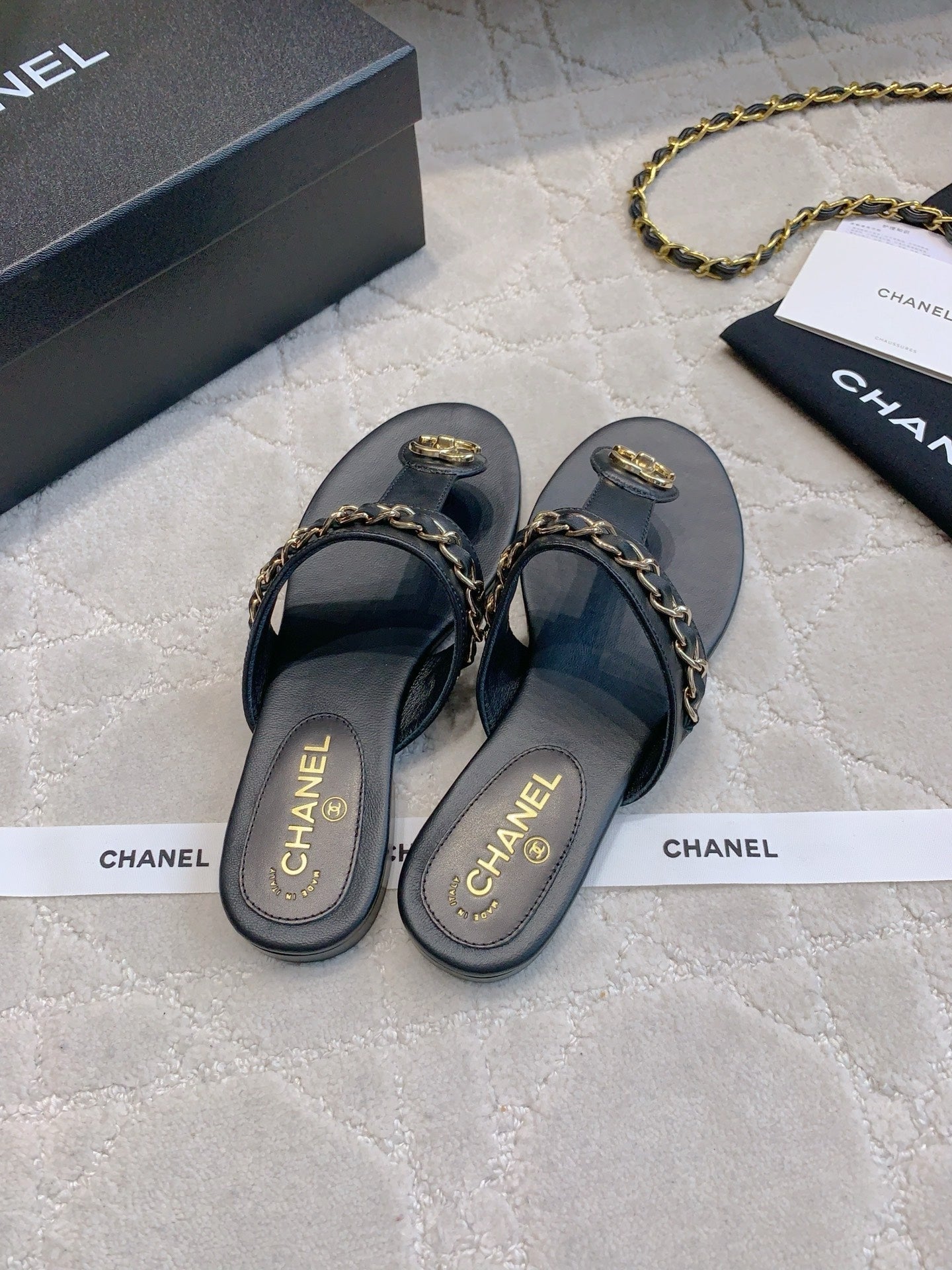 CC Thong Slippers In Black Lambskin Mix Chain