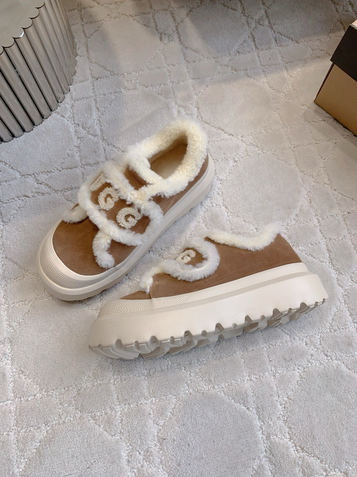 UGG Tazz Slipper Loafers Brown Mix Beige Suede and Fleece 516904