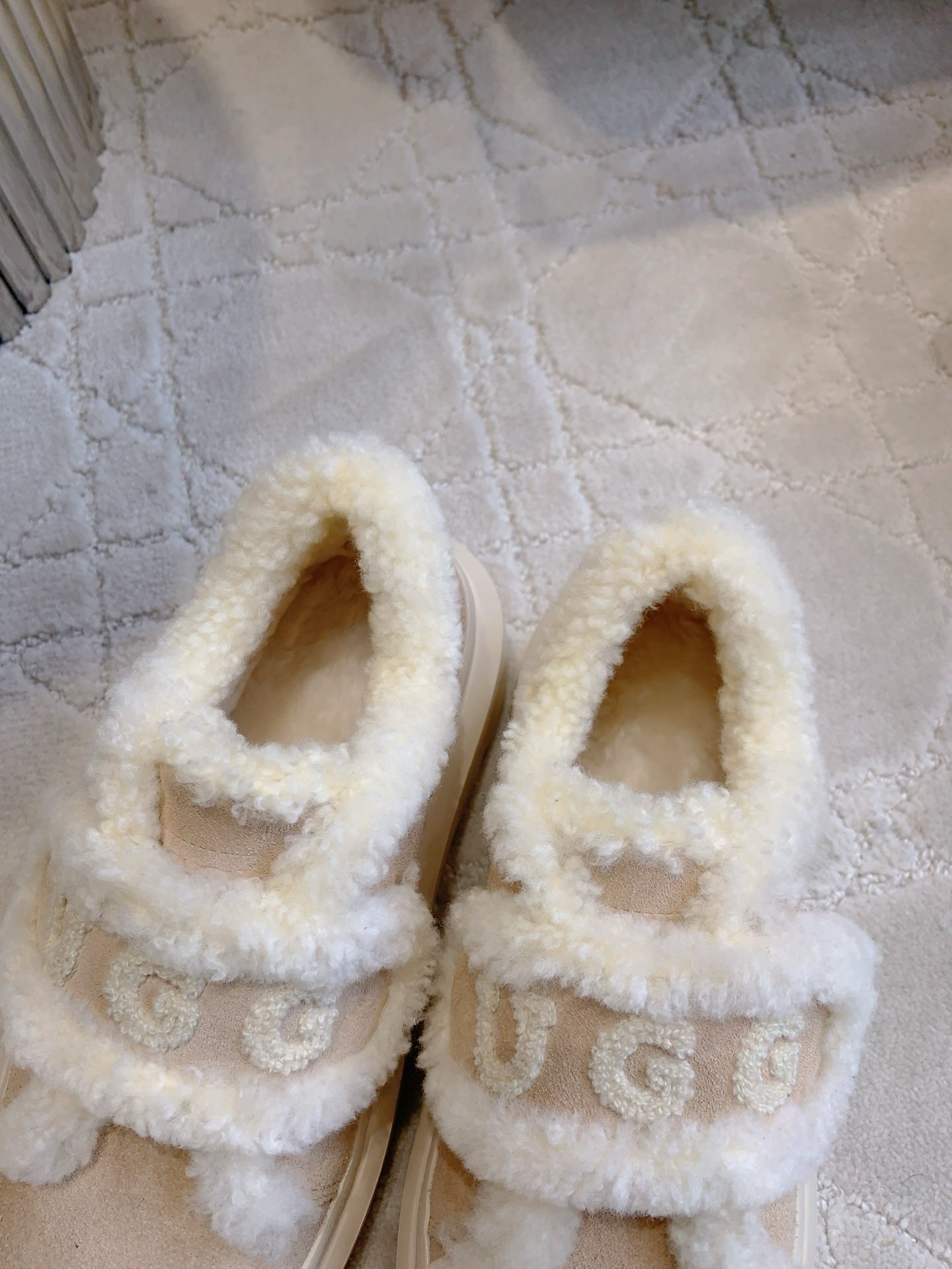 UGG Tazz Slipper Loafers Beige Suede and Fleece 516905