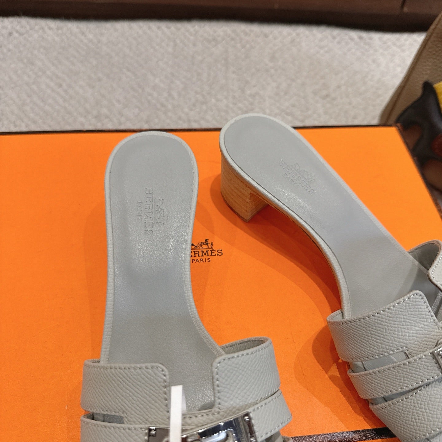 HM Kelly Buckle Sandals 5cm Grey Leather 804991