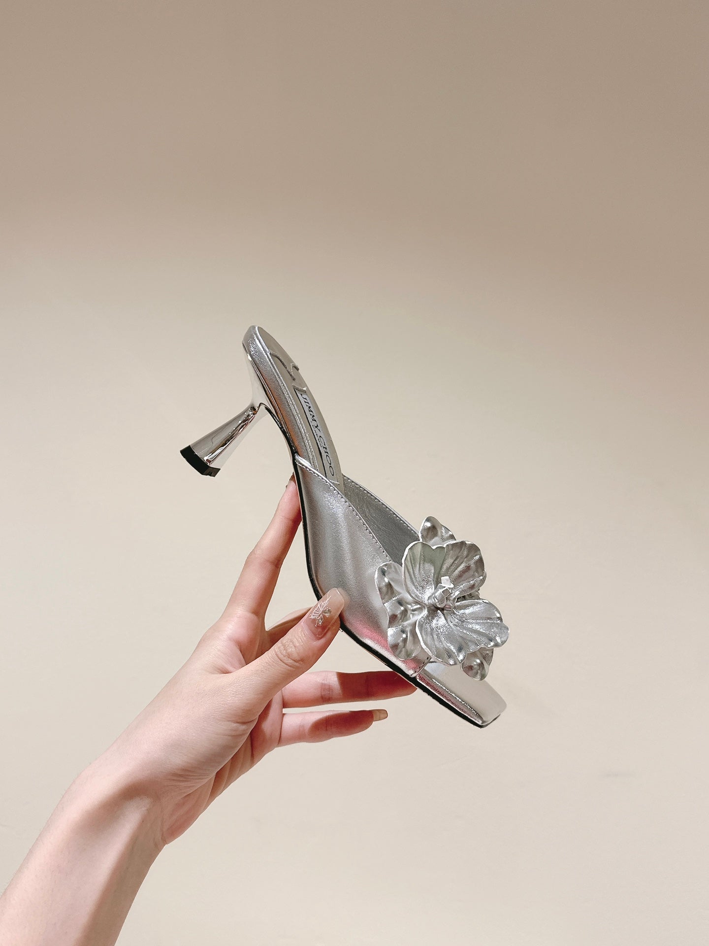 Jimmy Choo Amita Flowers Sandal 4.5cm Sliver Sheepskin 659641