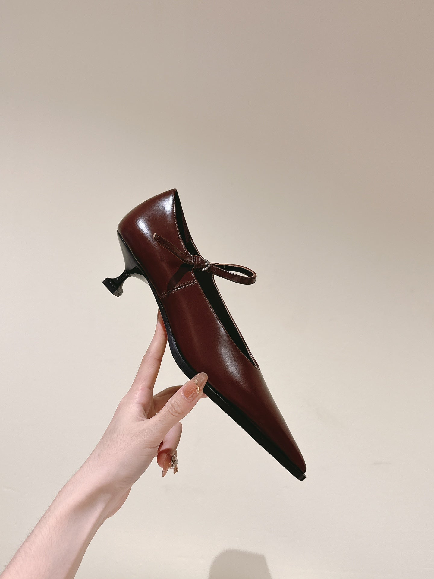 Miu×𝐵𝑎𝑙𝑎𝑛𝑐 Singback 55mm Chocolate Cowhide 445531